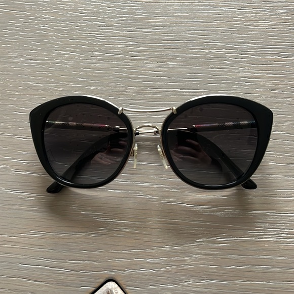 Burberry shades - Picture 1 of 3